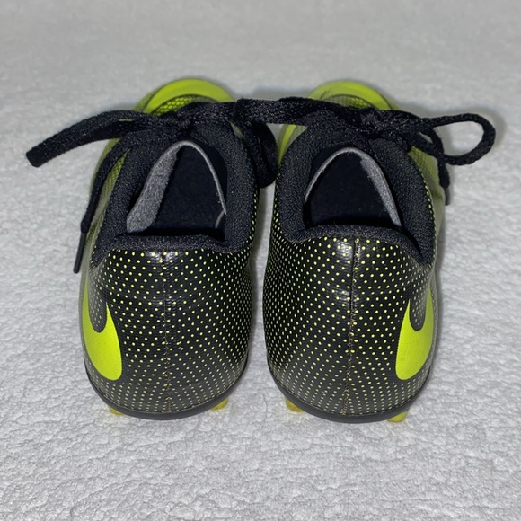 Nike Bravata 2 Size 13C Neon yellow And Black Kids Soccer Cleats 844442 10c - Picture 2 of 6